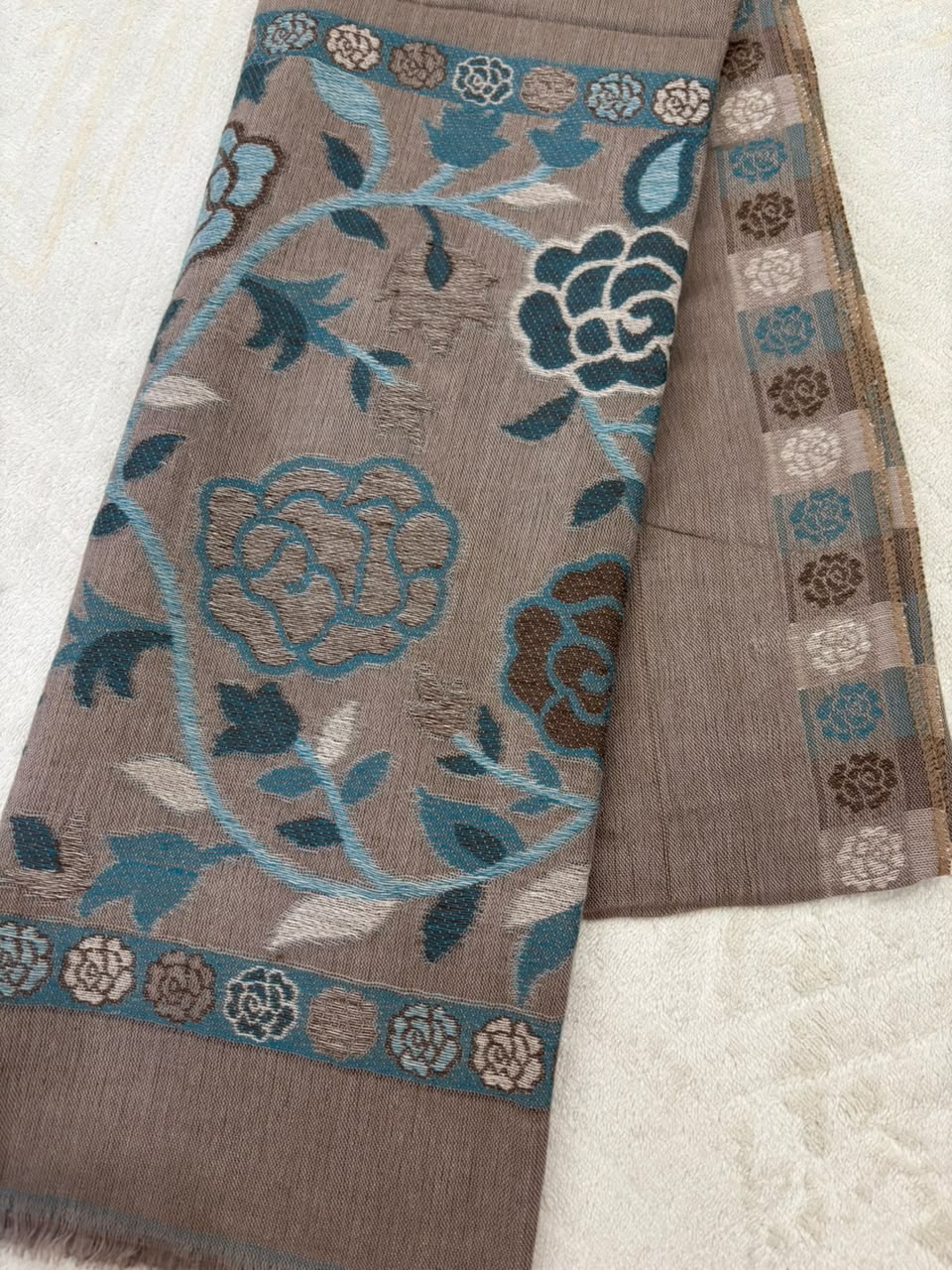 Pashmina Tales - Aabroo