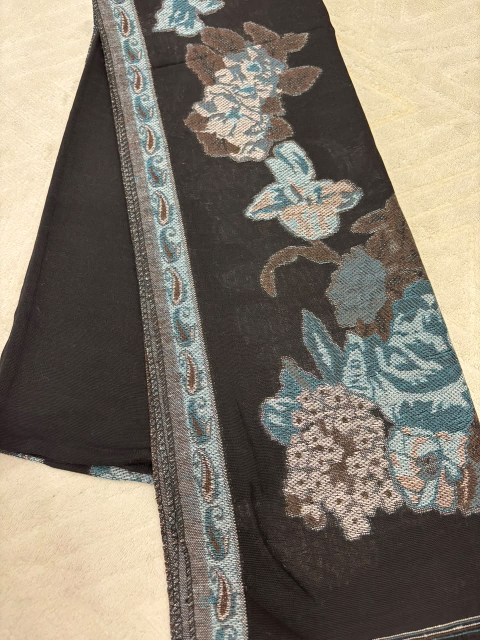 Pashmina Tales - Laila