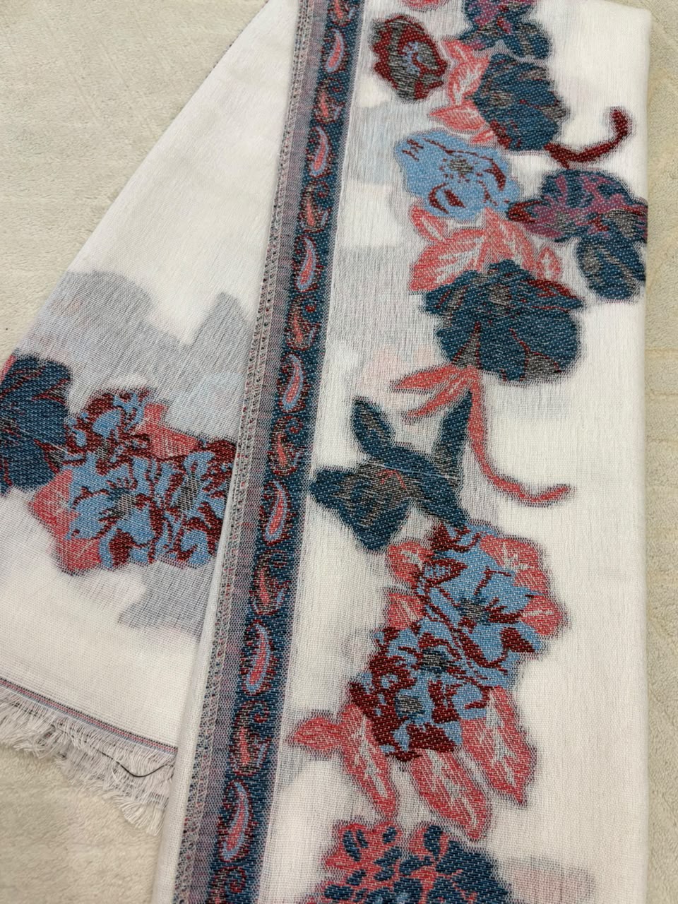 Pashmina Tales - Roshni