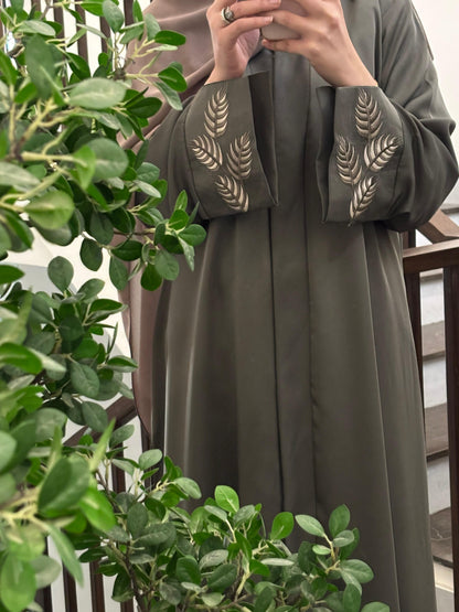 Jade – Embroidered Abaya